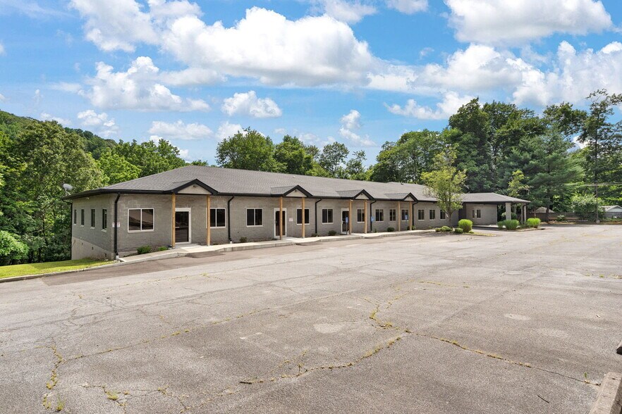 More Photos Of 4 Corwin Ct, Newburgh Medical For Sale