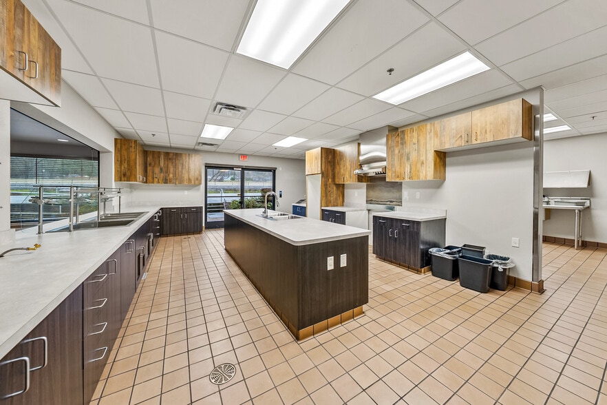 More Photos Of 2166 NW Vine St, Grants Pass Medical For Sale