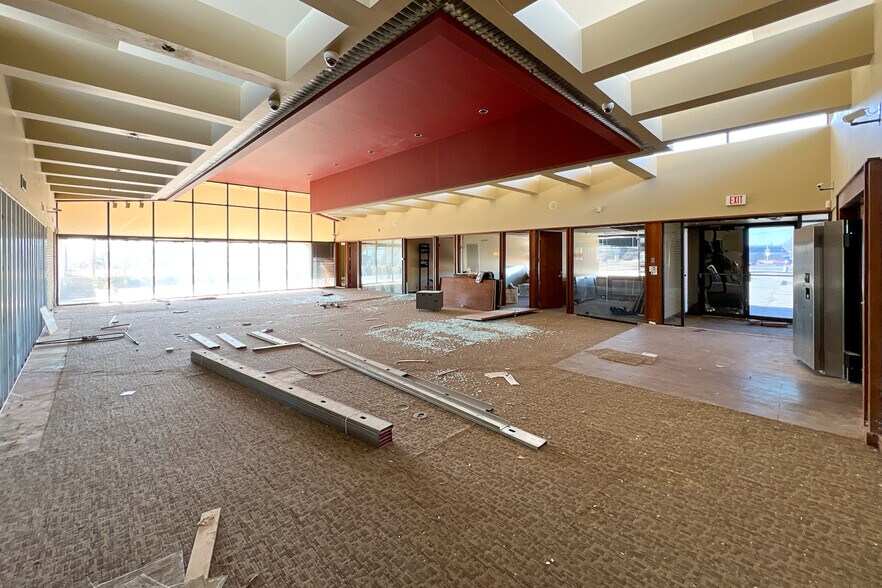 More Photos Of 3200 E Memorial Rd, Edmond Medical For Sale