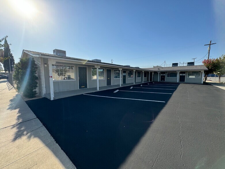 More Photos Of 1727 16th, Bakersfield Office For Sale