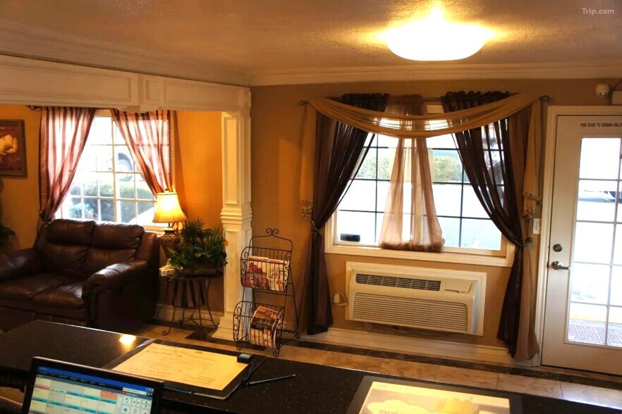 More Photos Of 15401 Park Ave E, Victorville Hotel For Sale