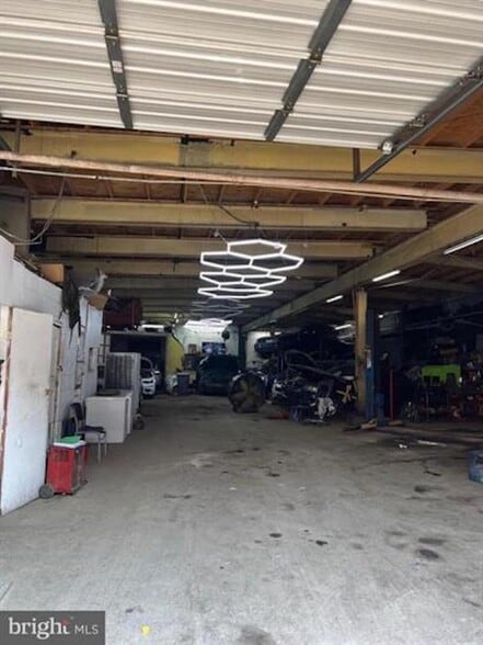 More Photos Of 873 N 45th St, Philadelphia Industrial For Sale