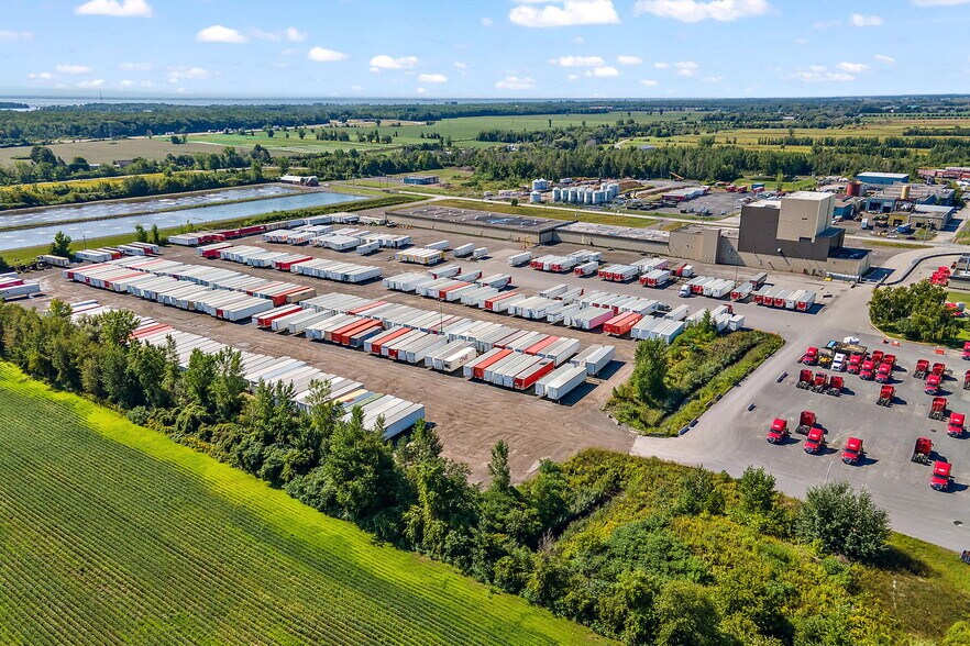 More Photos Of 35-75 Rue De L'acier, Coteau-du-lac Manufacturing For Sale