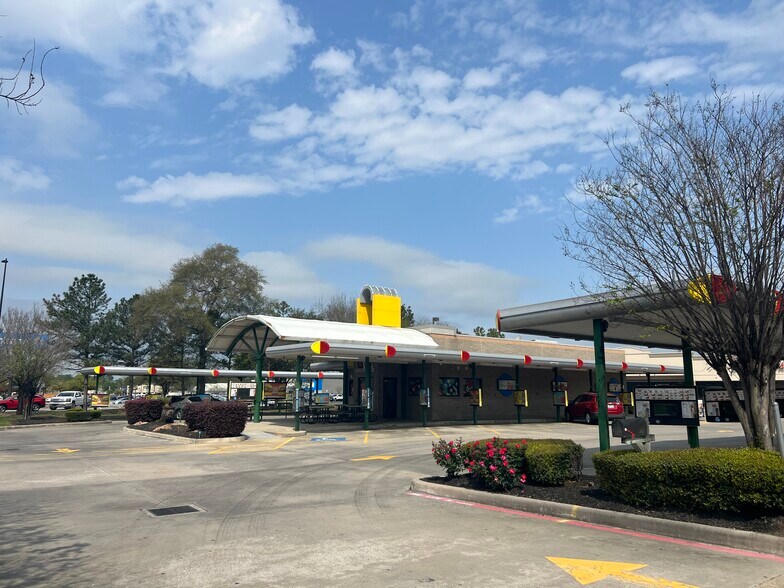 More Photos Of 26044 NW Freeway, Cypress Land For Lease