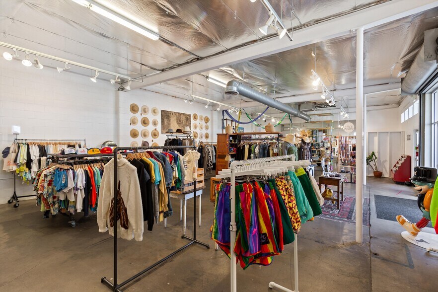 More Photos Of 383 N Indian Canyon Dr, Palm Springs Freestanding For Sale