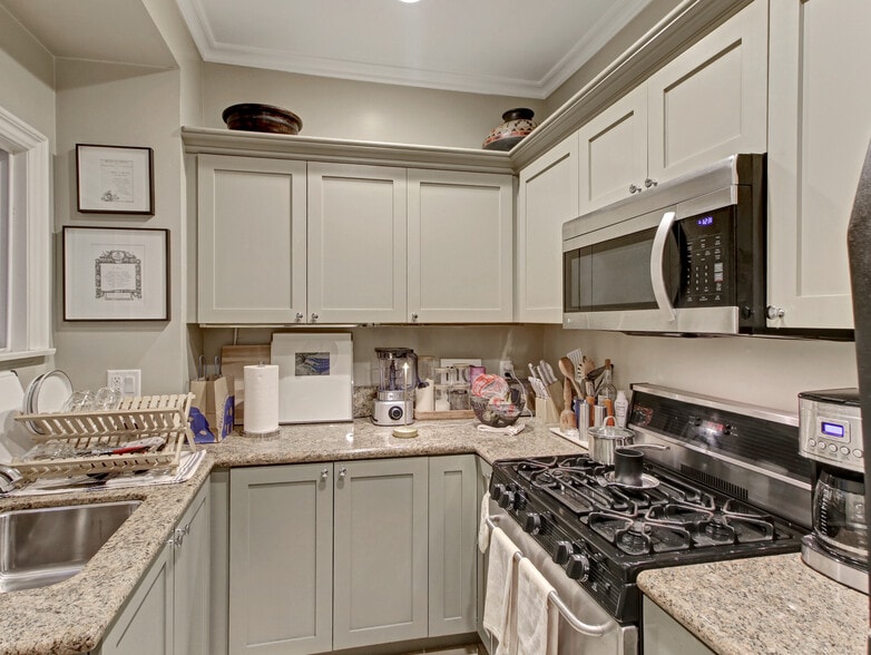 More Photos Of 152 S Peck Dr, Beverly Hills Apartments For Sale