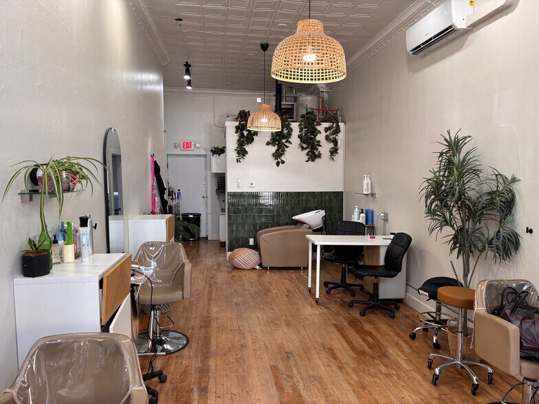 More Photos Of 19 N San Francisco St, Flagstaff Storefront For Lease