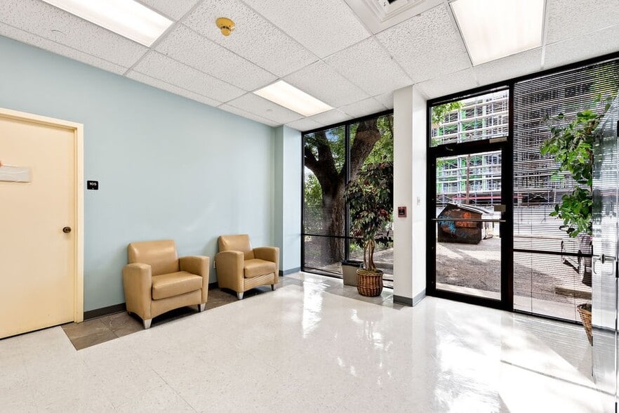 More Photos Of 5225 N Lamar Blvd, Austin Office For Sale