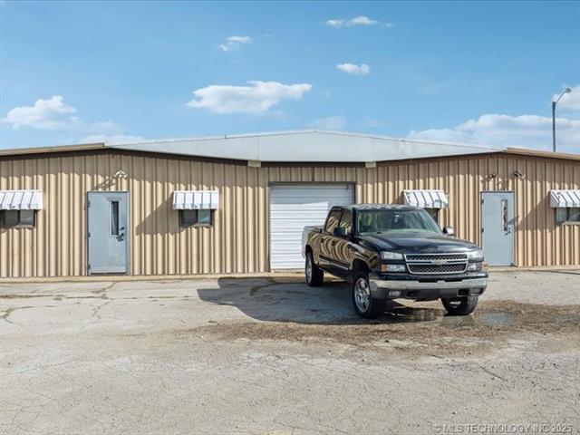 More Photos Of 536 N Ash St, Nowata Storefront For Sale