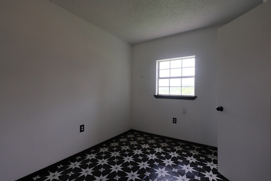 More Photos Of 25377 Welling rd, Welling Apartments For Sale