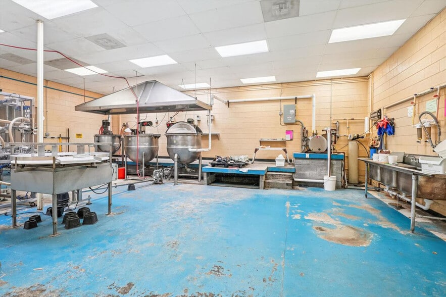 More Photos Of 113 Aileen Rd, Flint Hill Warehouse For Sale