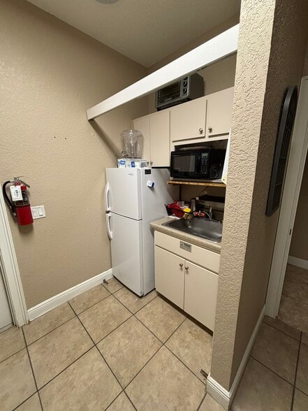 More Photos Of 7005-7011 Nightwalker Rd, Brooksville Medical For Lease