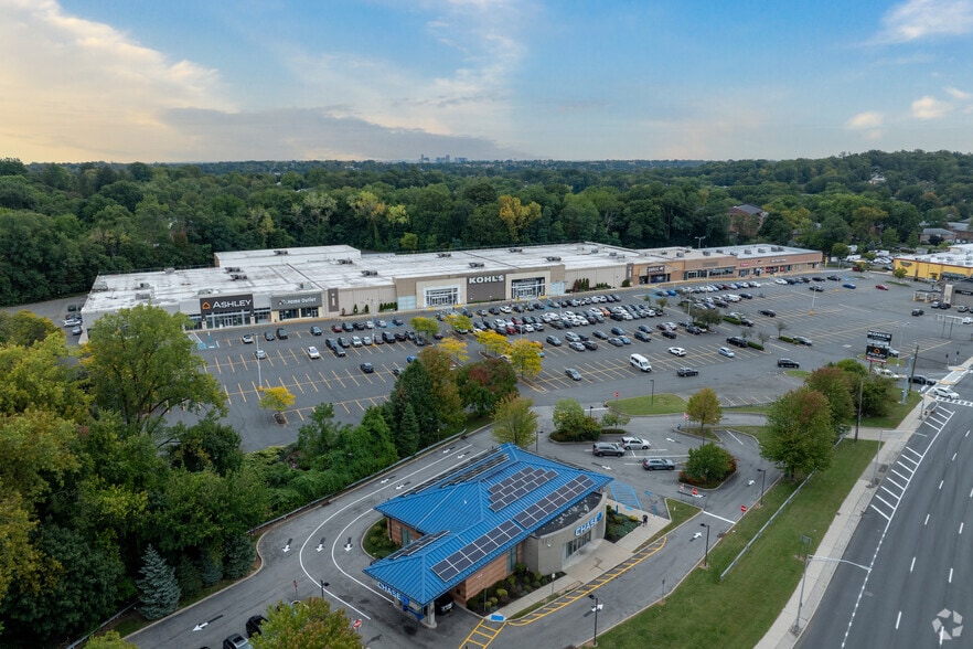 More Photos Of 2350 Central Park Ave, Yonkers Freestanding For Lease