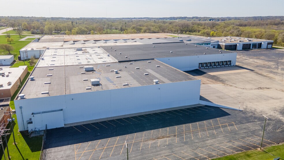 More Photos Of 4000 Auburn St, Rockford Distribution For Lease