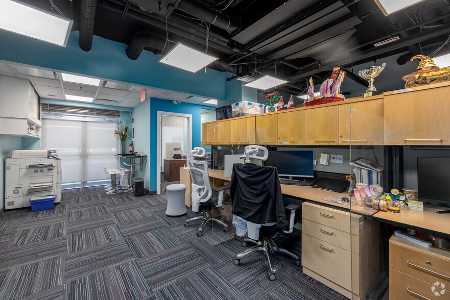 More Photos Of 1406 Centre St NE, Calgary Apartments For Sale