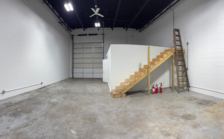 More Photos Of 1344 W Nursery Rd, Linthicum Warehouse For Lease