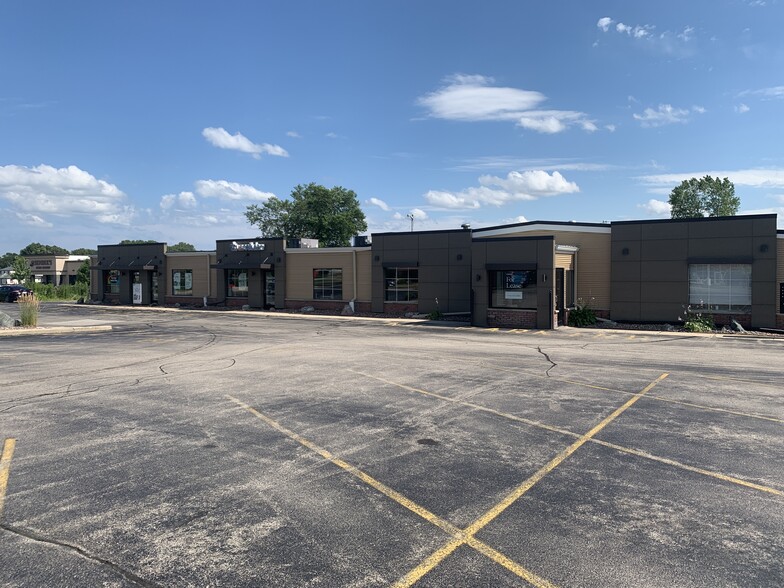 Primary Photo Of 2021-2107 W Washington St, West Bend Freestanding For Lease