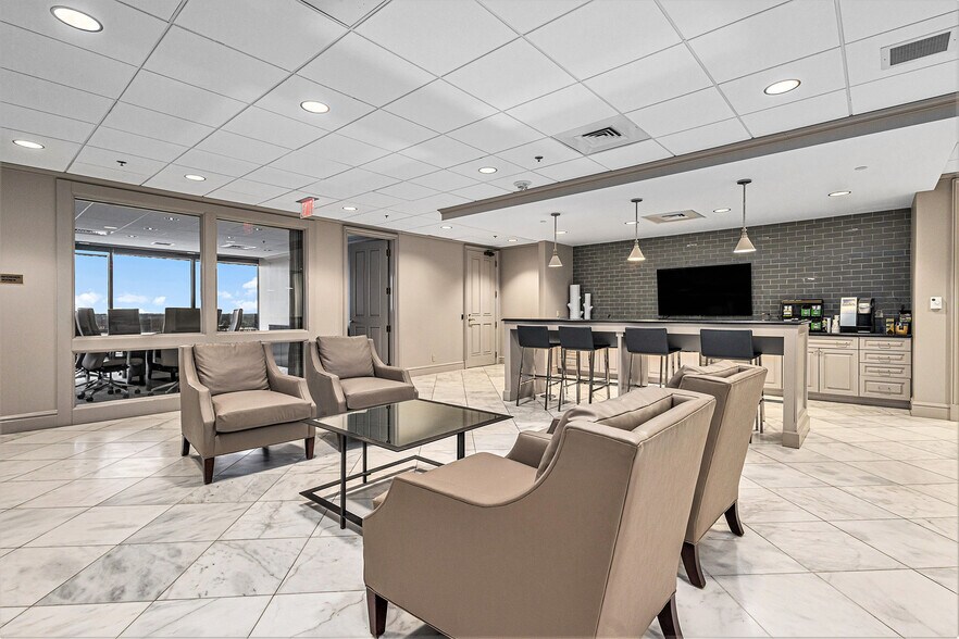 More Photos Of 2001 Park Pl, Birmingham Office For Lease