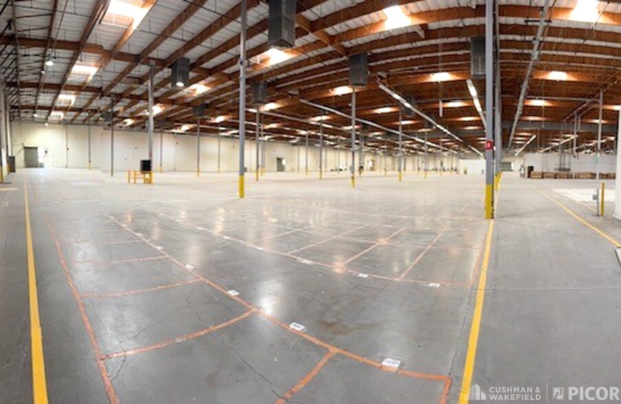 More Photos Of 6700 S Pella Dr, Tucson Light Manufacturing For Sale
