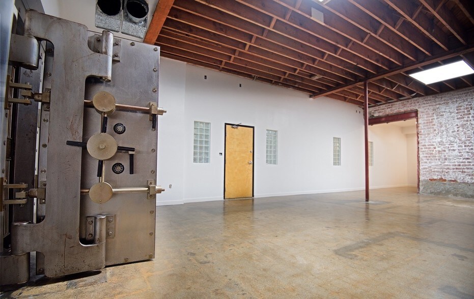 More Photos Of 8740 S Sepulveda Blvd, Los Angeles Storefront Retail Office For Lease