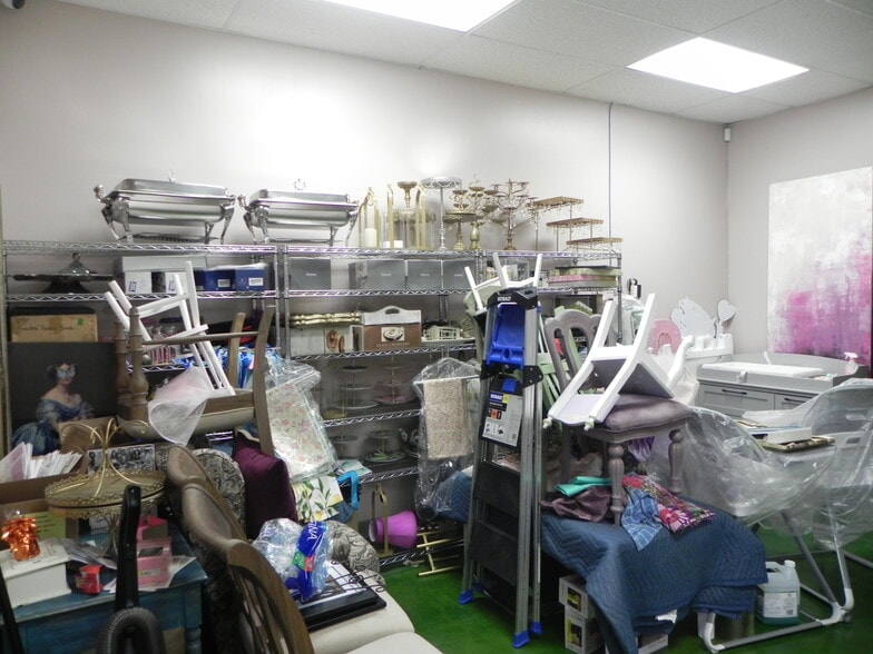 More Photos Of 2083 Orange Tree Ln, Redlands Freestanding For Lease