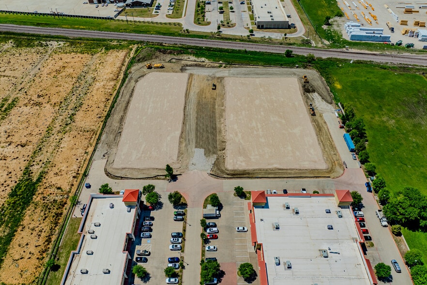 More Photos Of 860 Coleman St, Prosper Light Distribution For Lease