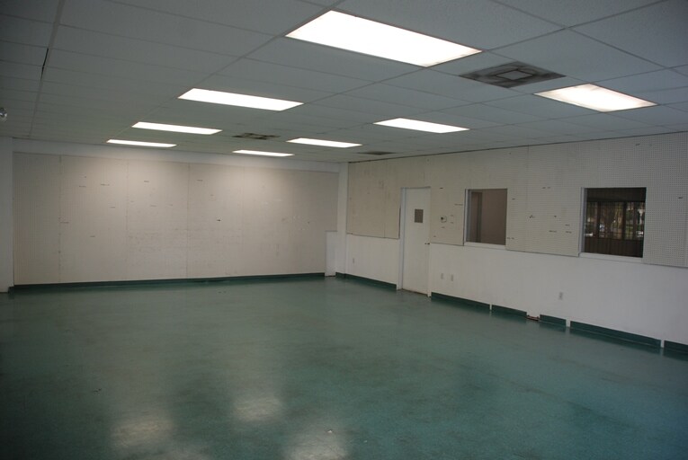 More Photos Of 1350 W Indiantown Rd, Jupiter Warehouse For Lease