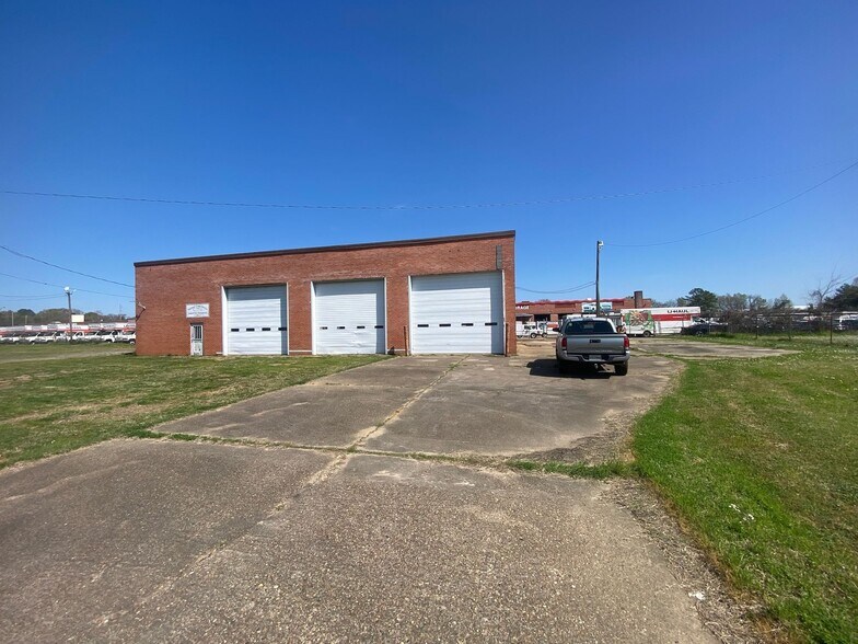 More Photos Of 5819 Courtesy Ln, Shreveport Warehouse For Lease