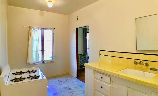 More Photos Of 1352 W 10th St, San Pedro Apartments For Sale