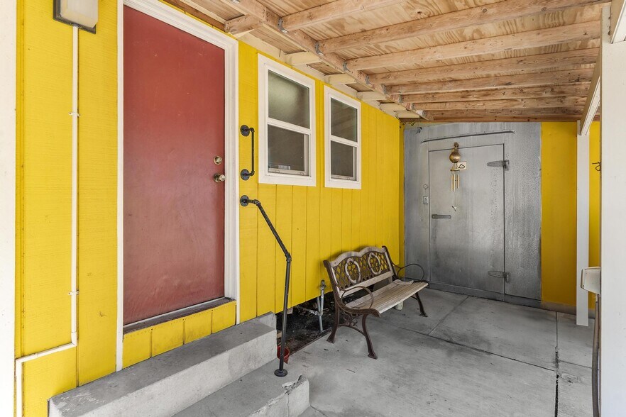 More Photos Of 1024 W Main St, Leesburg Storefront Retail Residential For Sale