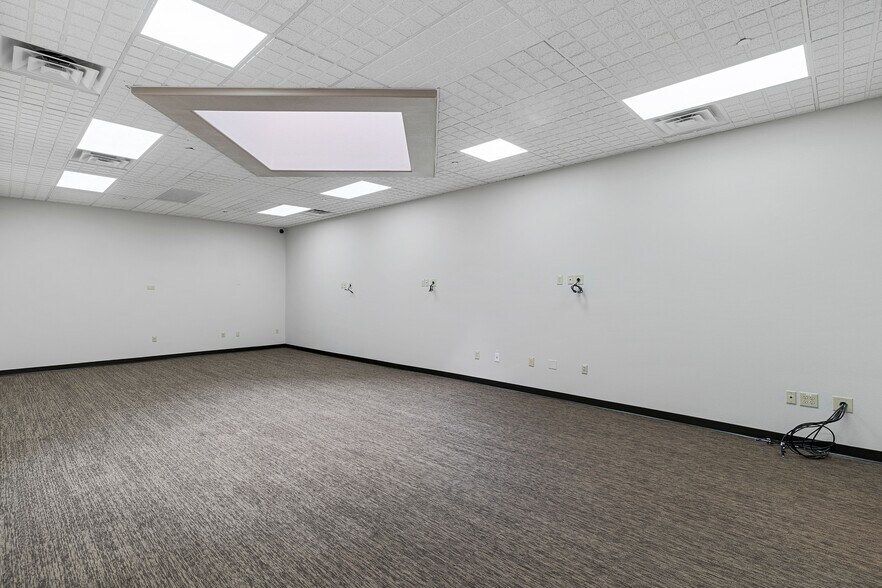 More Photos Of 5670 S Wynn Rd, Las Vegas Research And Development For Lease