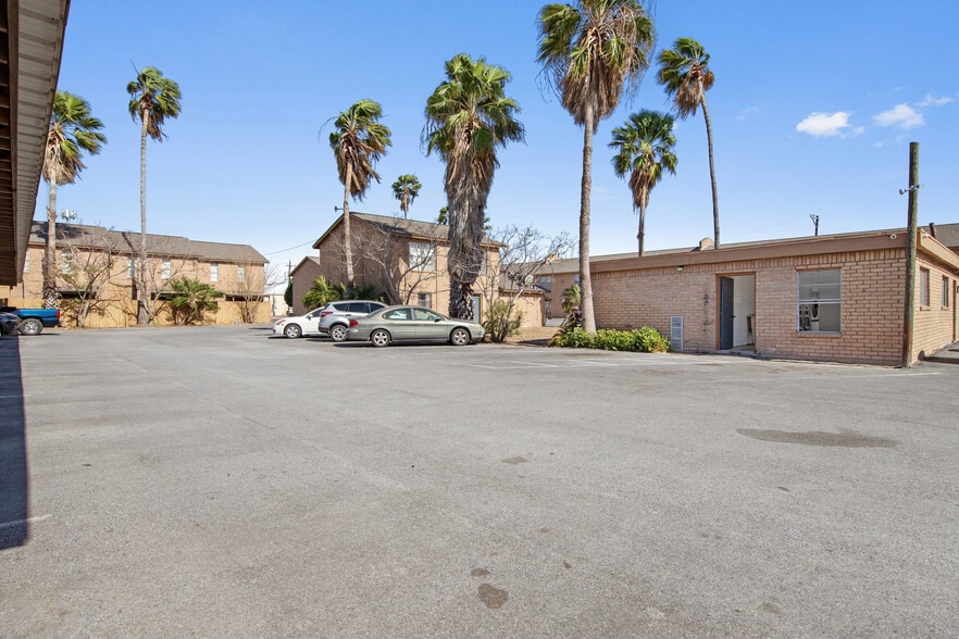 More Photos Of 1500 Sam Houston, Harlingen Apartments For Sale