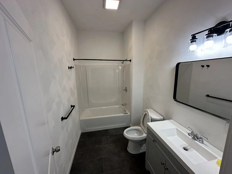 More Photos Of 33 Pine St, Binghamton Storefront Retail Residential For Sale