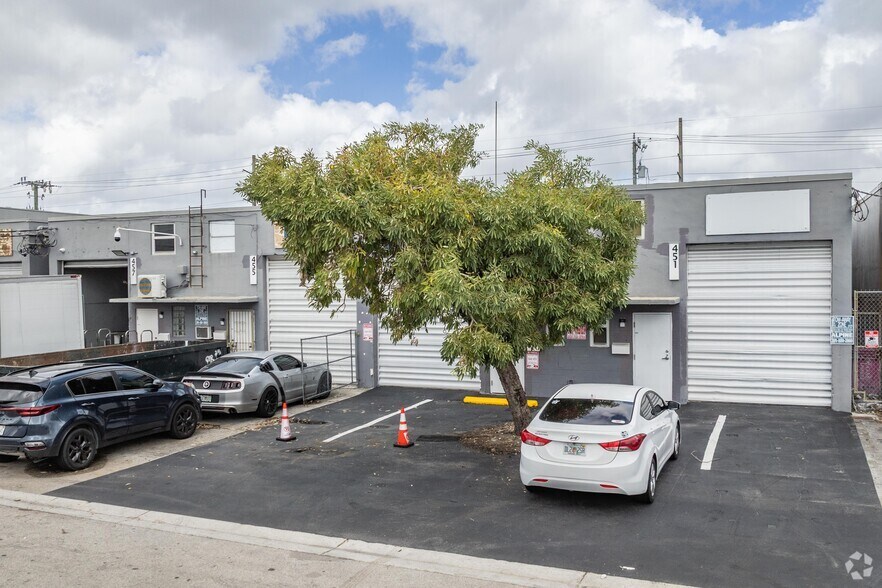 More Photos Of 653 W 27th St, Hialeah Unknown For Lease