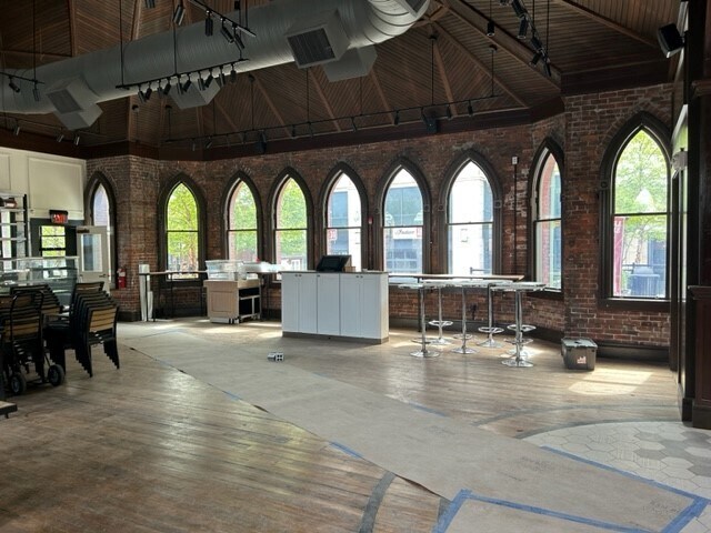 More Photos Of 1 Mgm Way, Springfield Fast Food For Lease