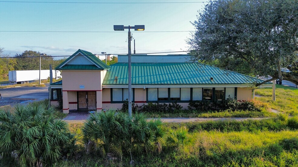 More Photos Of 6501 Darter Ct, Fort Pierce Restaurant For Sale