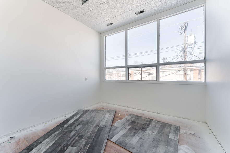 More Photos Of 10552-10554 82nd Ave NW, Edmonton Storefront For Lease