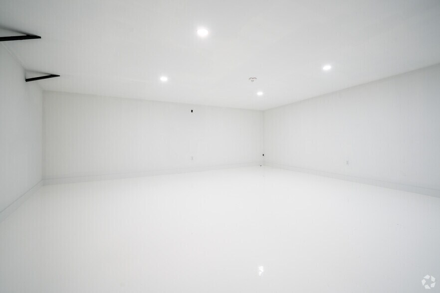 More Photos Of 3330 Audley St, Houston Storefront Retail Office For Sale