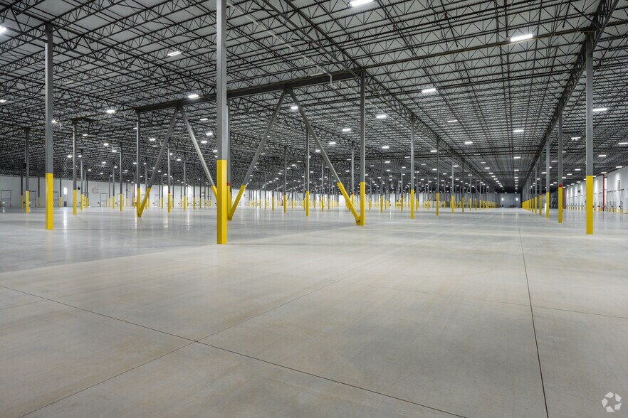 More Photos Of 2004 Moore Duncan Hwy, Moore Manufacturing For Lease