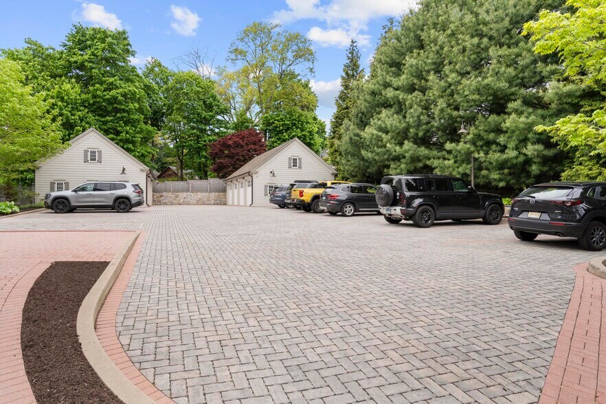 More Photos Of 745 Boston Post Rd, Darien Apartments For Sale