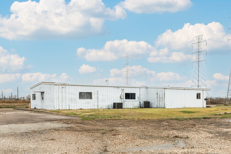 More Photos Of 2309 Zapata St, Freeport Warehouse For Lease