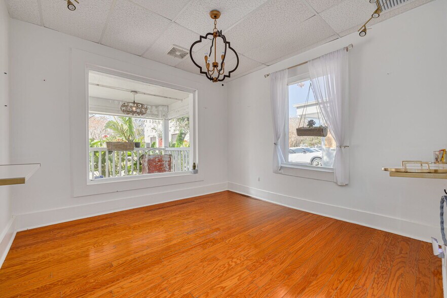 More Photos Of 132 7th Ave S, Safety Harbor Restaurant For Sale