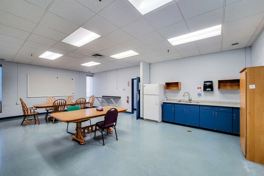 More Photos Of 620 Ireland Rd, Norfolk Manufacturing For Lease