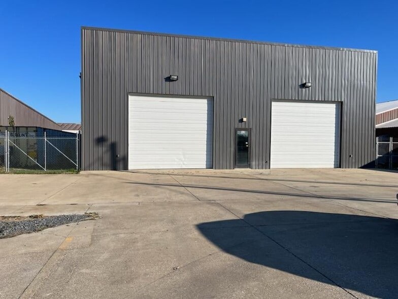 Primary Photo Of 962 Neubling Ave, Evansville Warehouse For Lease