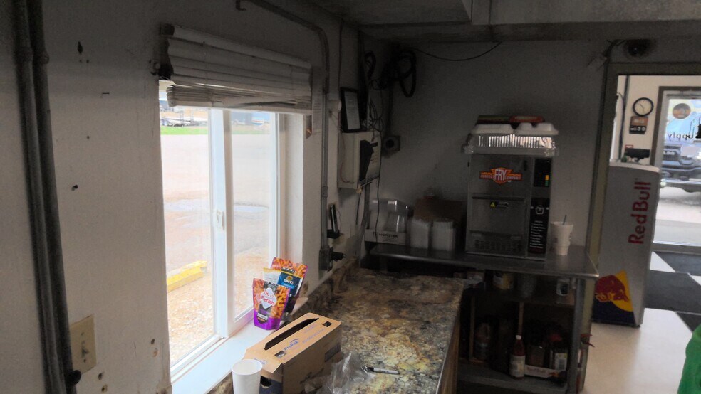 More Photos Of 7 55 Ranch Rd, Glenrock Service Station For Sale