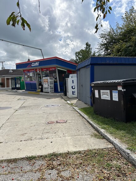 More Photos Of 200 N Sunset Dr, Piqua Service Station For Sale