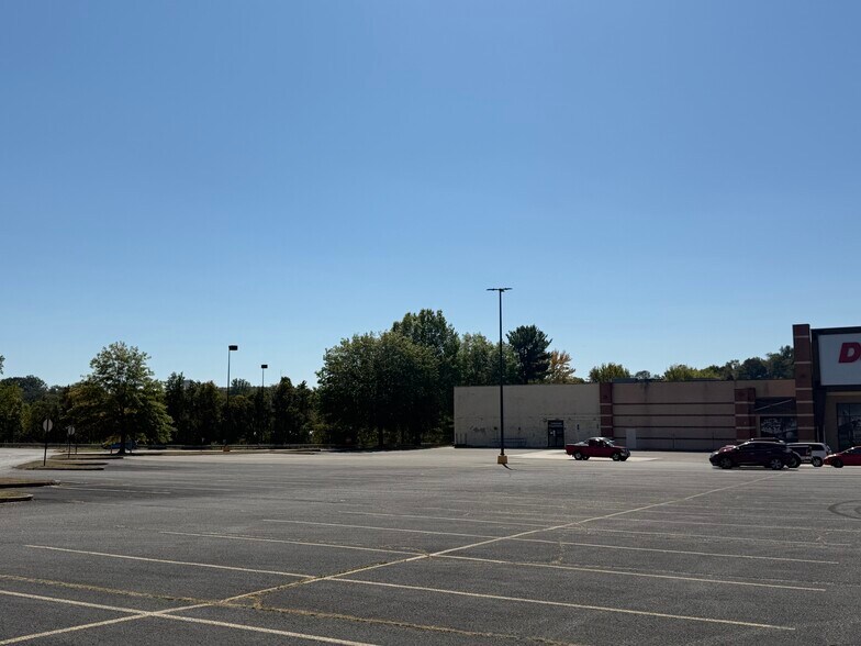 More Photos Of 4495-4499 Mall Dr, Steubenville Freestanding For Lease