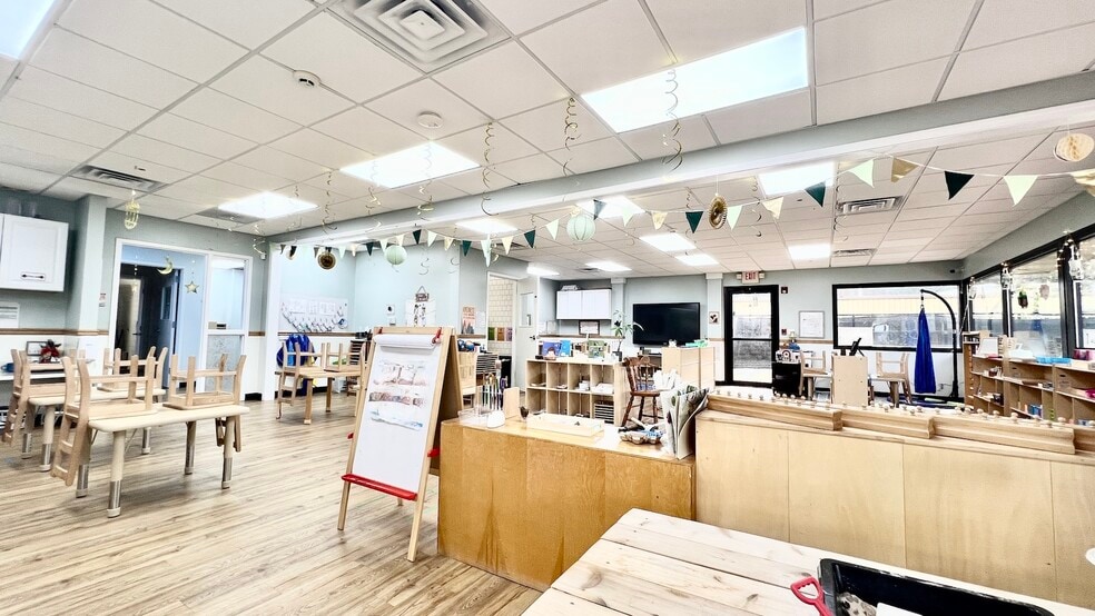 More Photos Of 205 Market Pl, Roswell Schools For Sale