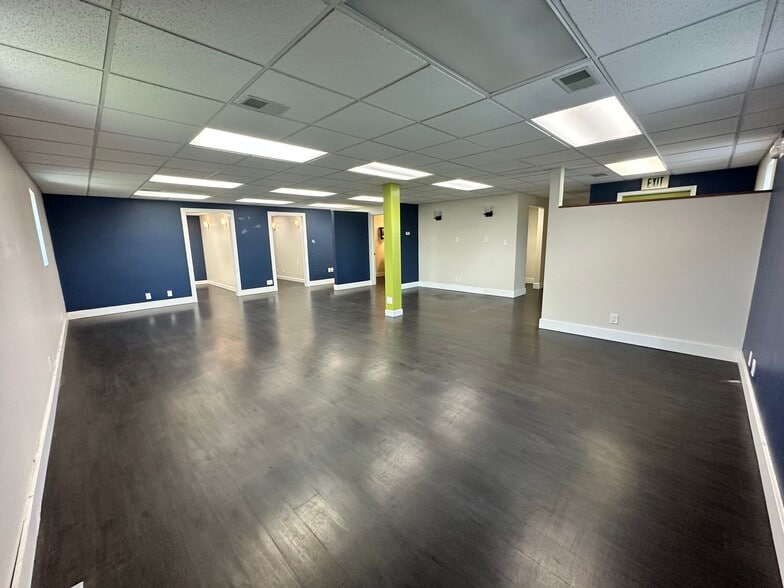 More Photos Of 1255 Erie Ct, Crown Point Light Distribution For Lease