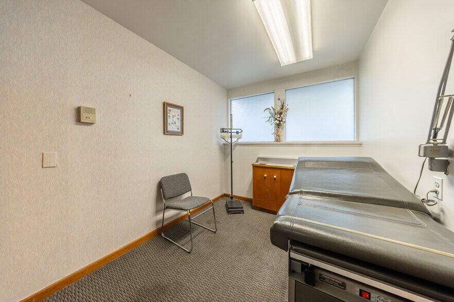 More Photos Of 71 Park Ave, Rochester Medical For Sale